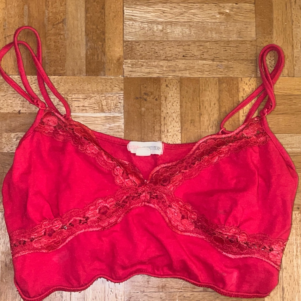 Red lacy crop top!🌹